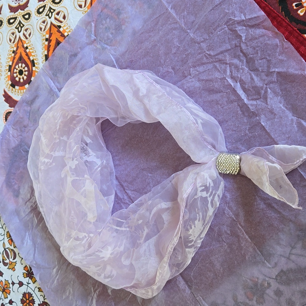 SILK scarf Hawaii White/Lavender w/ Clasp 26" x 26" Vintage   (BIN 008)